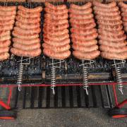 barbecue mobile ponderosa master grill 100 et pinchos saucisses