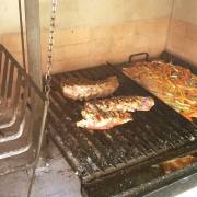 barbecue fixe gaucho2 panier a buches avec grillade de viande et de legumes a la plancha copie